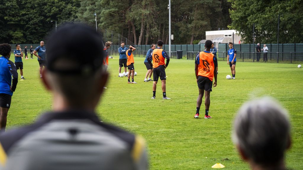 Eerste divisie verwacht Jong AZ-Vitesse op 12 september, periodewinnaar wordt later bekend