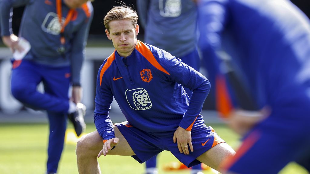 De Jong verlaat Oranje met lichte klachten en mist duel met Litouwen