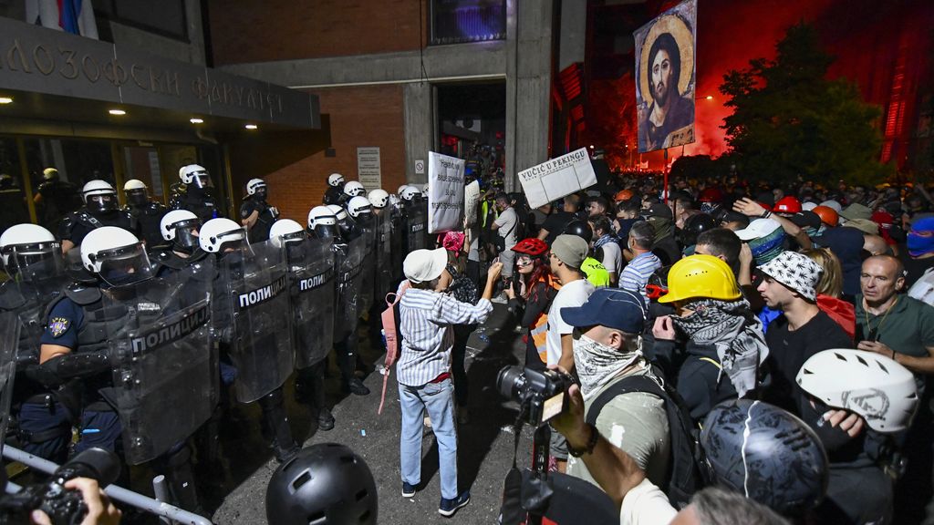 Protesty w Serbii: Policja brutalnie tłumi demonstracje