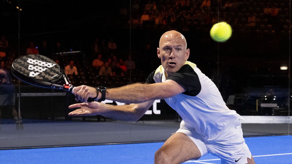 Robben staat op wereldranglijst padel: 'Heel fanatiek op zo'n baantje'