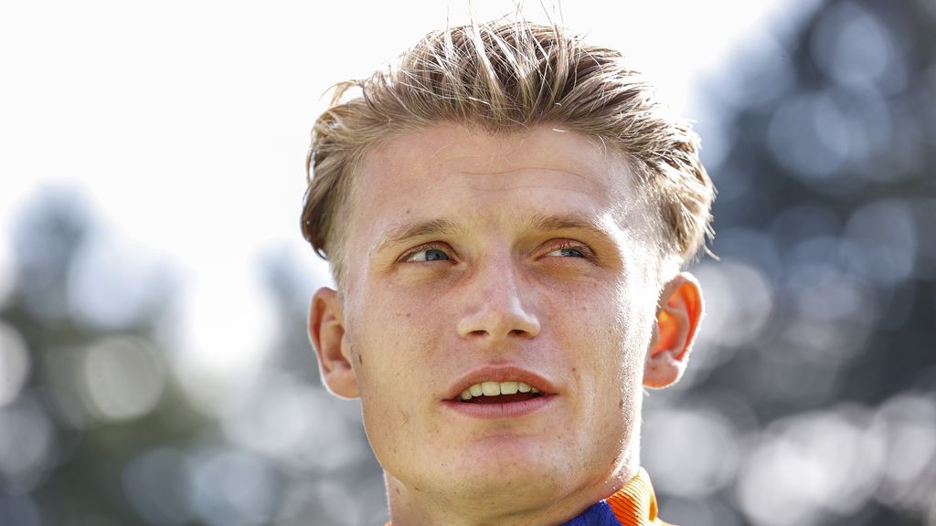 Steijn kan nu wel zijn debuut maken in Oranje, Kluivert zit op de tribune