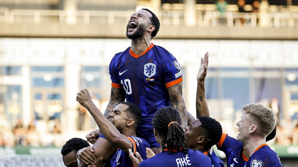 Depay scoort tegen Litouwen en is nu alleen topscorer aller tijden van Oranje