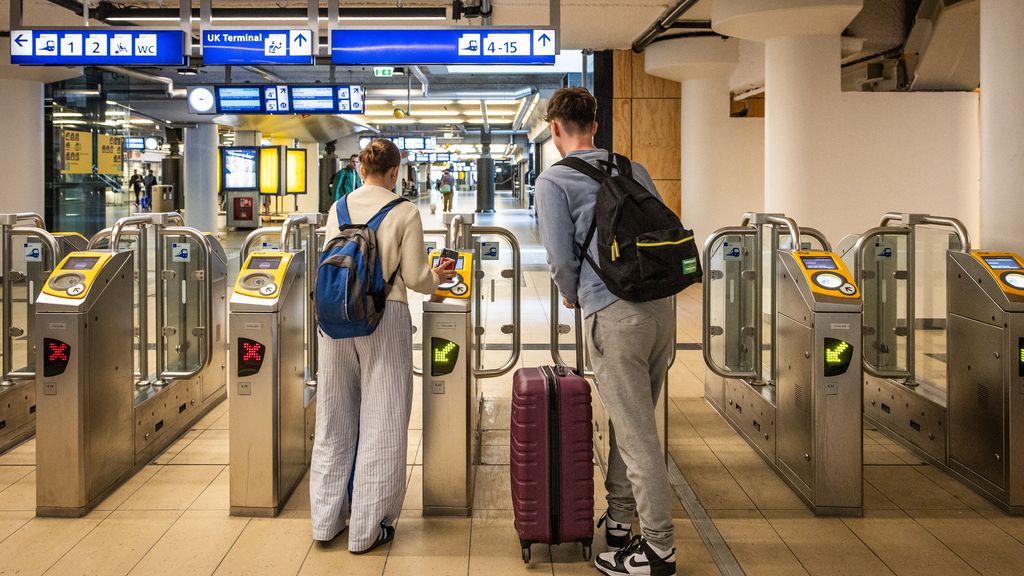 Wzrost liczby pasażerów w weekendy, spadek w dni robocze