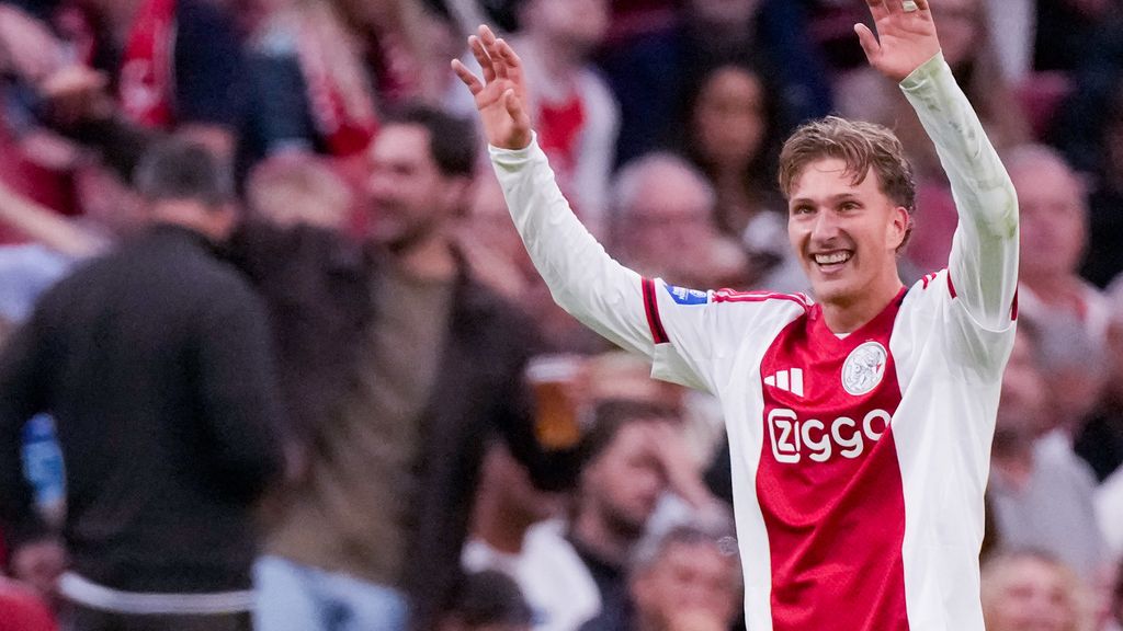 Ajax ontsnapt aan puntenverlies na zwakke tweede helft tegen PEC Zwolle