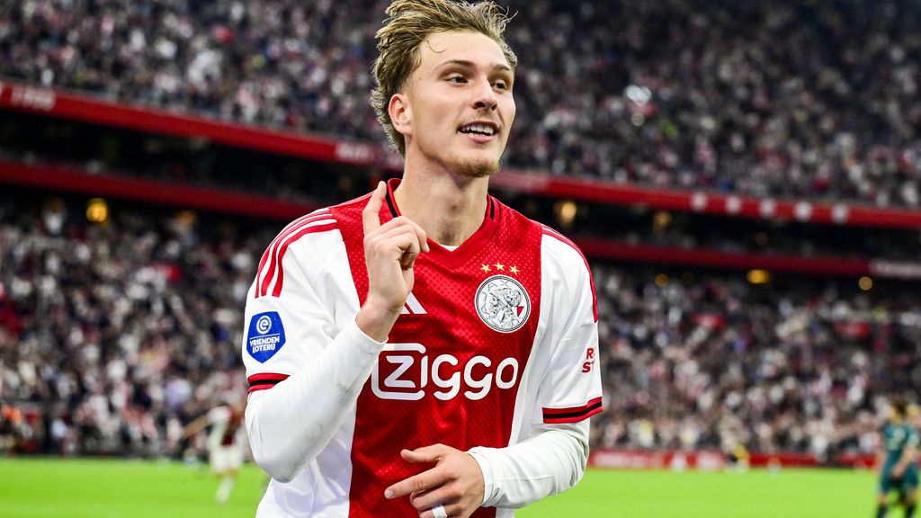 Ajax ontsnapt aan puntenverlies na zwakke tweede helft tegen PEC Zwolle