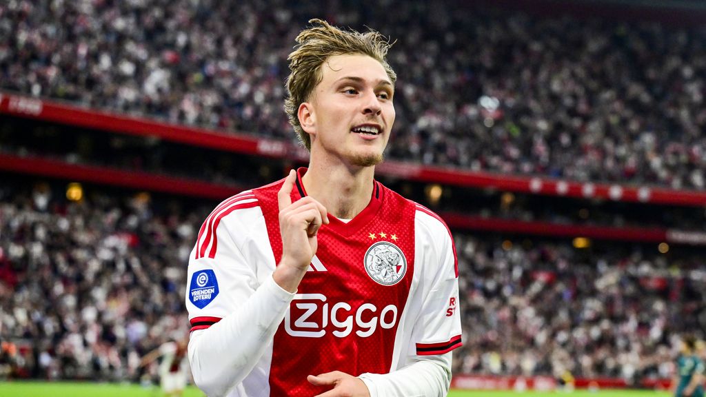 Ajax ontsnapt aan puntenverlies na zwakke tweede helft tegen PEC Zwolle