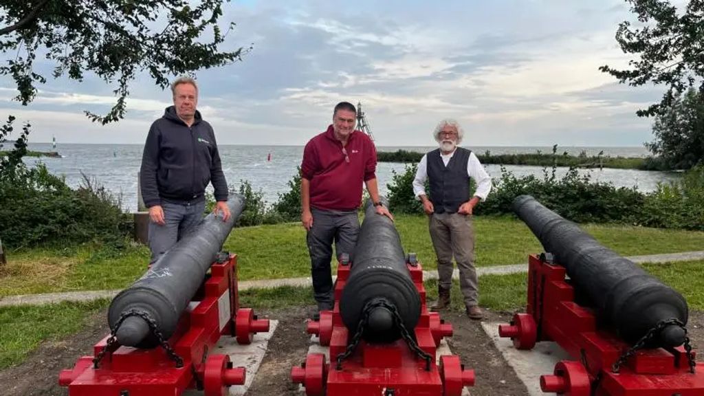 Foto: Opgegraven kanonnen in Hoorn blijken uit Engeland en Zweden te komen