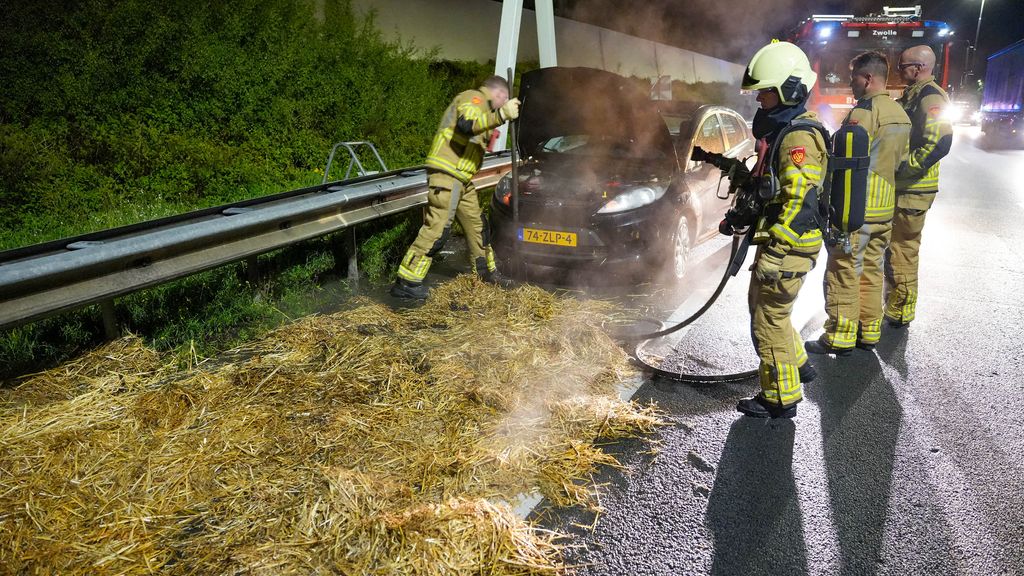 Foto: Normaal-fans laten strospoor achter na concert, auto in brand gevlogen