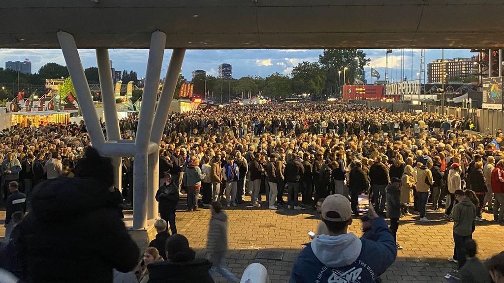 Feyenoord gaat terug naar fysieke seizoenkaart na lange wachtrijen door storing