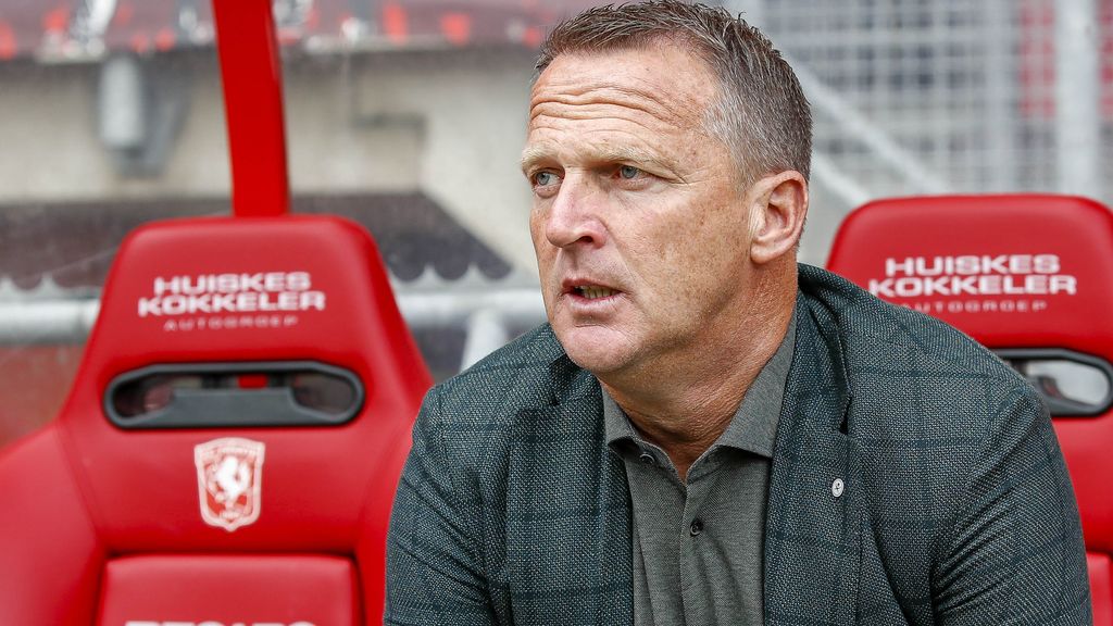 FC Twente stelt Van den Brom aan als nieuwe trainer