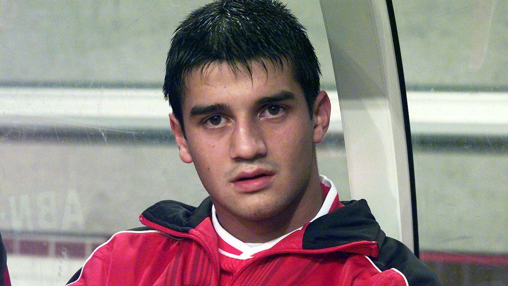 In Amsterdam wordt het bemodderde kampioensshirt van Chivu nog altijd bewaard