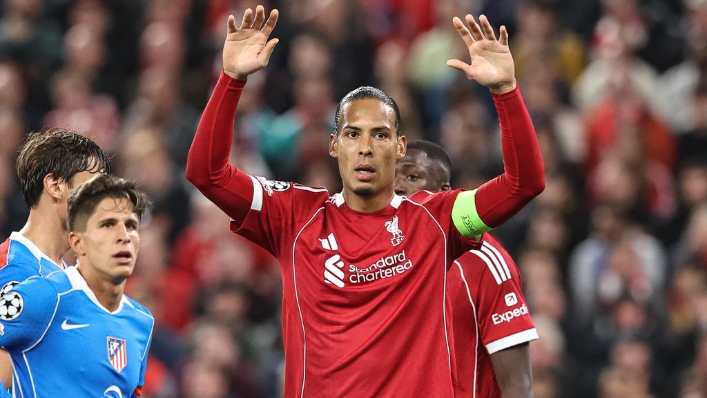 Van Dijk schenkt jarige Slot late zege op Atlético, ook PSG en Bayern winnen