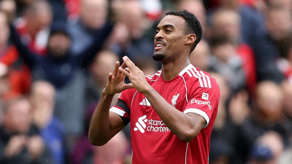 Gravenberch wijst Liverpool met verfijnde goal de weg in derby tegen Everton