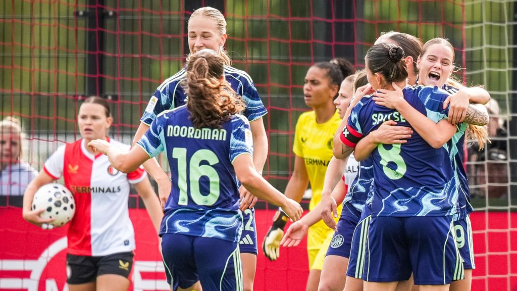 Ajax-vrouwen boeken nipte zege in 'Klassieker', Feyenoord mist penalty in blessuretijd