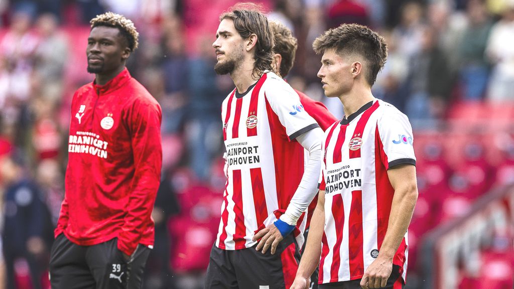 Bosz 'doodziek' van gelijkspel PSV in topper, Heitinga prijst vechtust Ajax