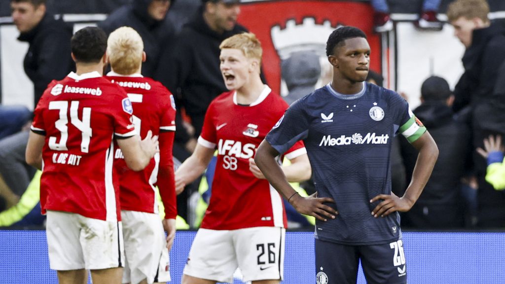 Koploper Feyenoord verspeelt winst bij AZ (3-3) en lijdt eerste puntenverlies