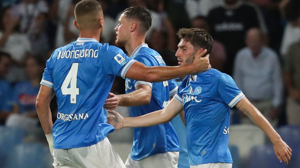 Napoli wint ook vierde competitiewedstrijd, ondanks hands van Beukema