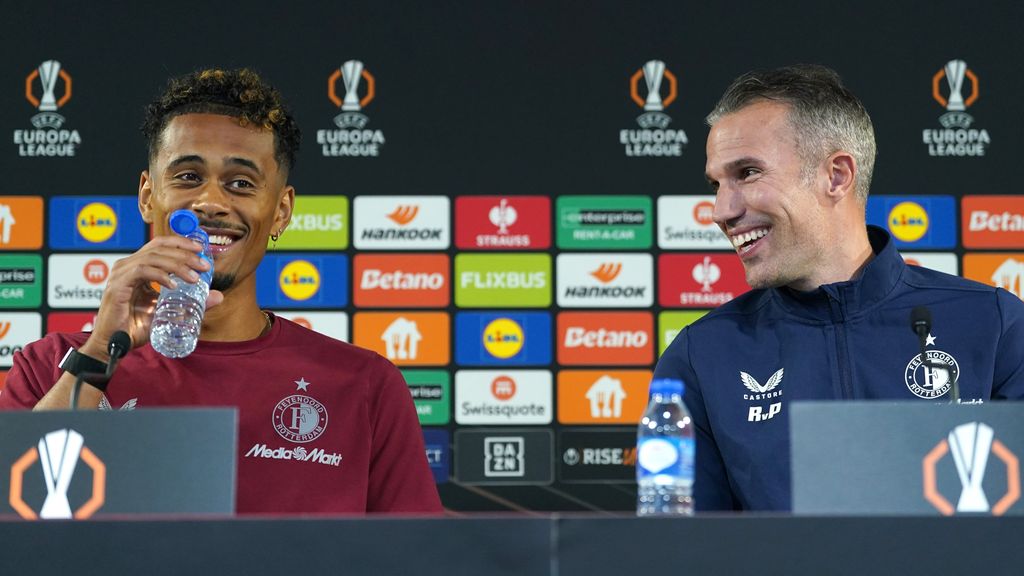 Van Persie verwacht 'hartstikke leuk' duel met Braga, start met Borges en Tengstedt