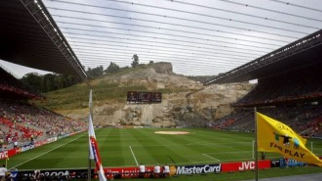 Feyenoord treft Braga in iconisch stadion tegen de rotsen, bouw kende veel uitdagingen