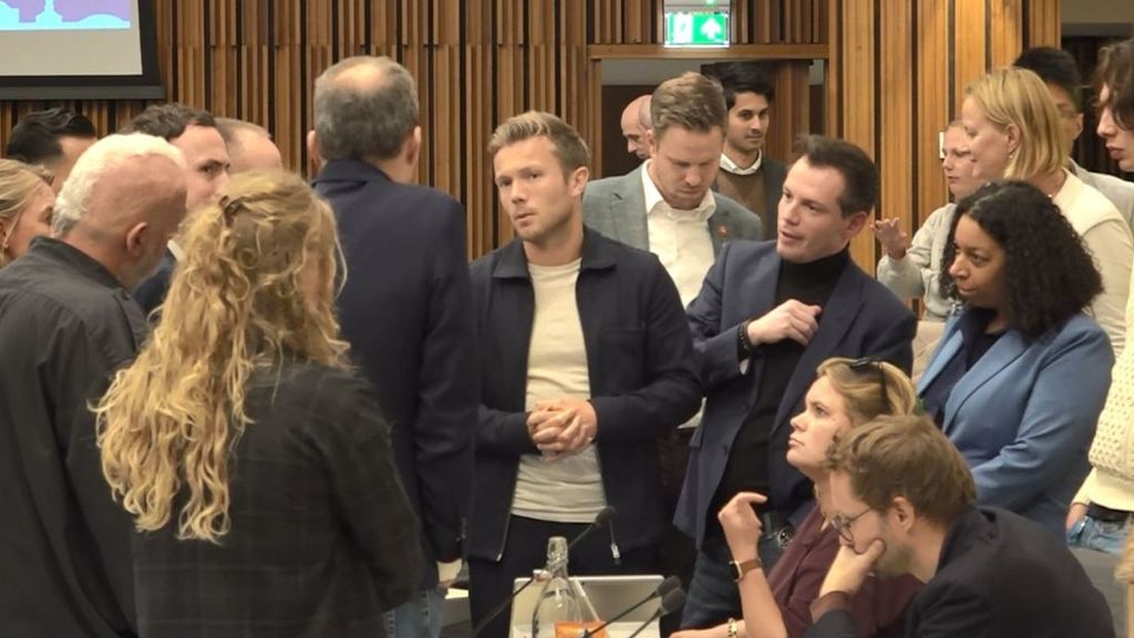 Gemeente Arnhem stopt definitief met financiële steun aan Vitesse