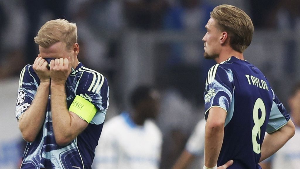 Ajax lijdt blamerende 4-0 nederlaag tegen Olympique Marseille in Champions League