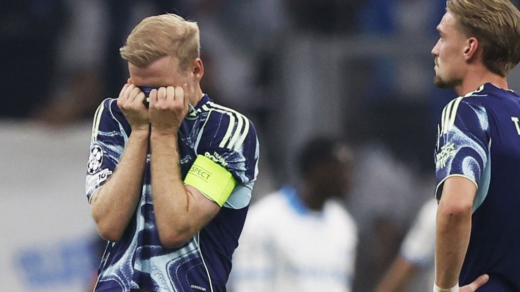 Ajax lijdt blamerende 4-0 nederlaag tegen Olympique Marseille in Champions League