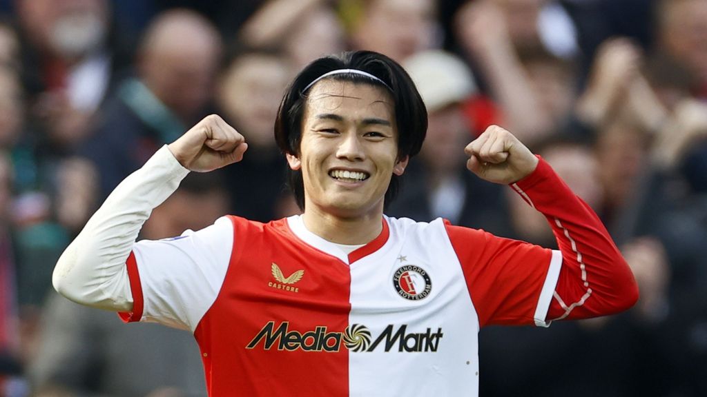 Eredivisietopscorer Ueda schiet koploper Feyenoord laat langs FC Utrecht