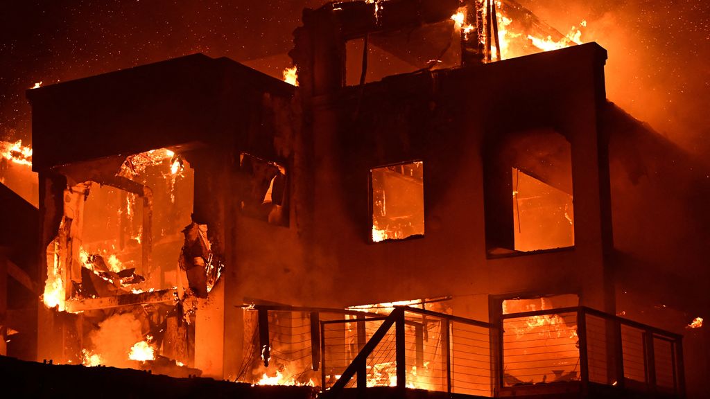 ロサンゼルスで致命的かつ激しい山火事に関連して男が逮捕される
