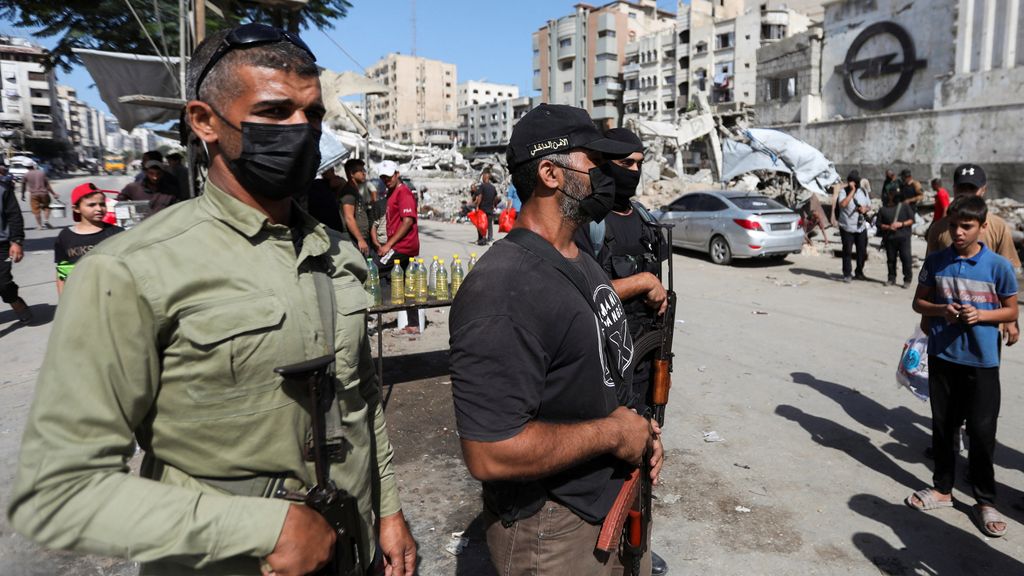 'Alle gijzelaars morgen vanaf 06.00 uur vrij' • Hamas, met wapens, terug op straat