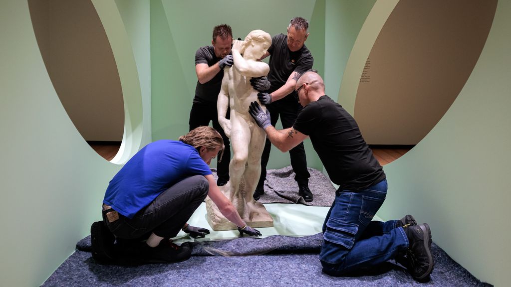 Foto: Voor het eerst te zien in Nederland: marmeren beeld van Michelangelo