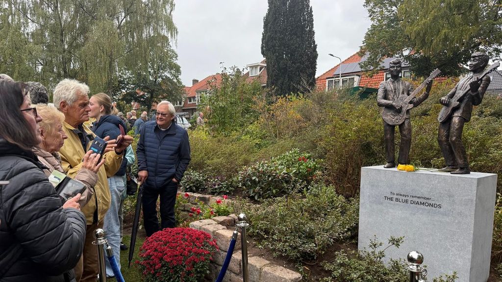 Indorockers The Blue Diamonds geëerd met standbeeld in woonplaats Driebergen