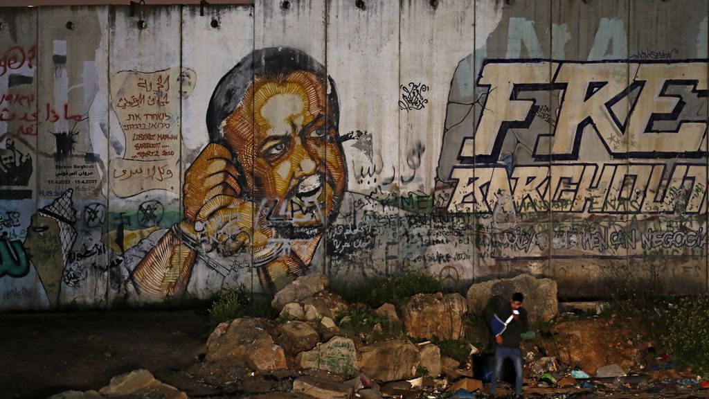 Foto: 'Palestijnse leider Barghouti zwaar mishandeld door Israëlische bewakers'
