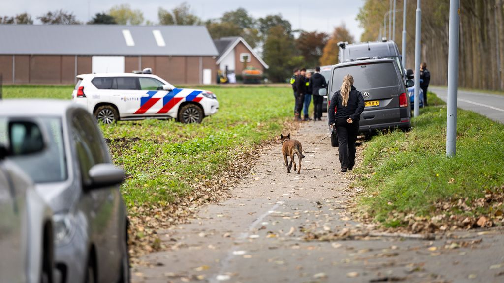 Foto: Boer vindt lichaam op akker, mogelijk uit vliegtuig gevallen verstekeling