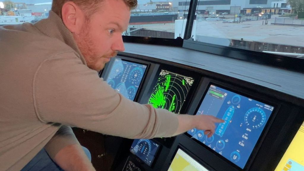Zelfvarend schip gaat nu ook zelfstandig aanmeren en wegvaren