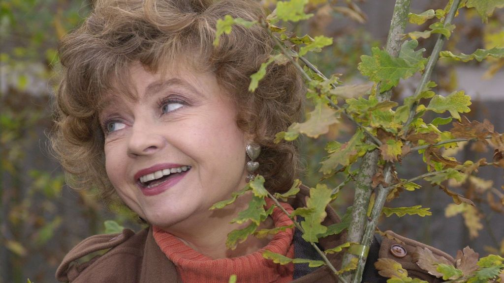 「フォルティ・タワーズ」の女優プルネラ・スケールズさんが死去