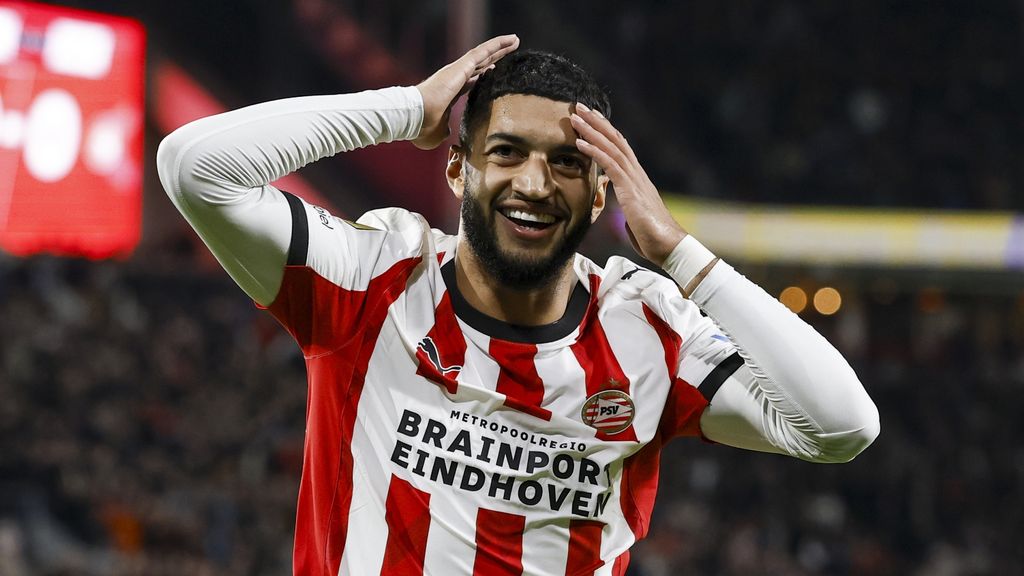 PSV swingt voor rust, prutst erna en wint met 5-2 • Sierhuis maakt mooiste van de avond