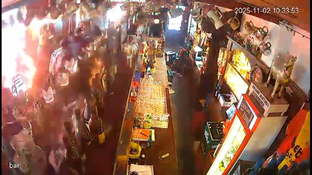 Aanhangers Heracles en PEC slaags in café, vernielingen aangericht