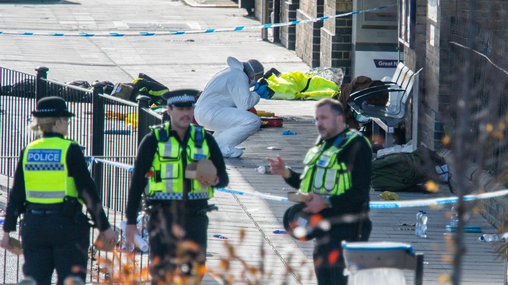 Foto: Verdachte mesaanval voorgeleid, ook verdacht van eerder steekincident Londen