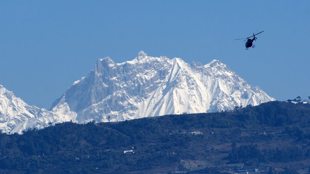 Foto: Zeven bergbeklimmers dood door lawine op Nepalese berg Yalung Ri