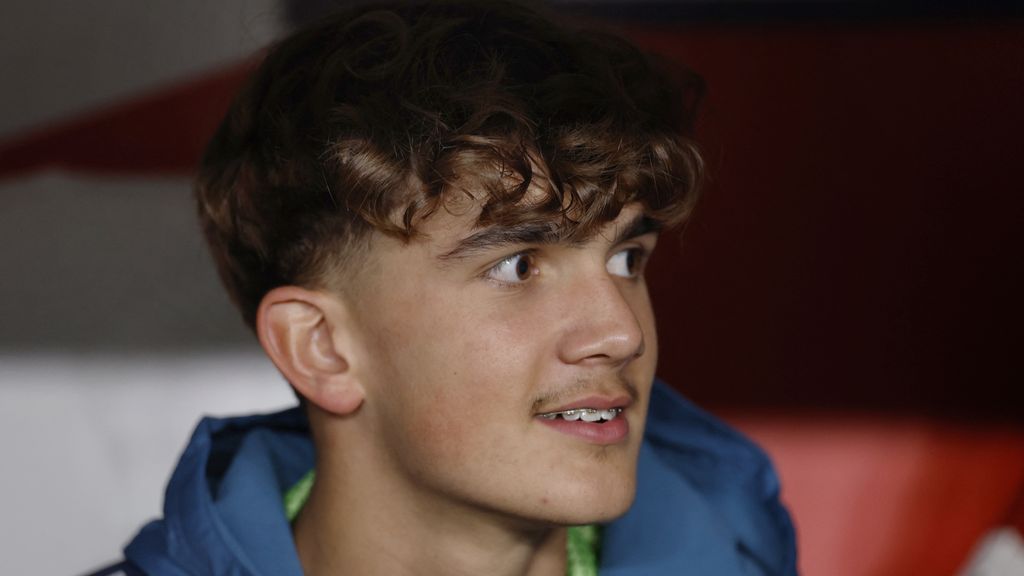 Timber met Arsenal eenvoudig langs Slavia Praag, Dowman (15) jongste debutant ooit