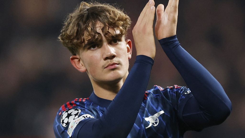 Timber met Arsenal eenvoudig langs Slavia Praag, Dowman (15) jongste debutant ooit