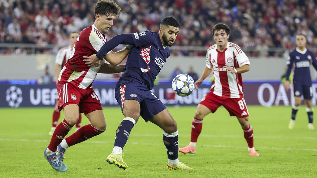 Zwak PSV ontsnapt dankzij Pepi in blessuretijd aan nederlaag bij Olympiakos