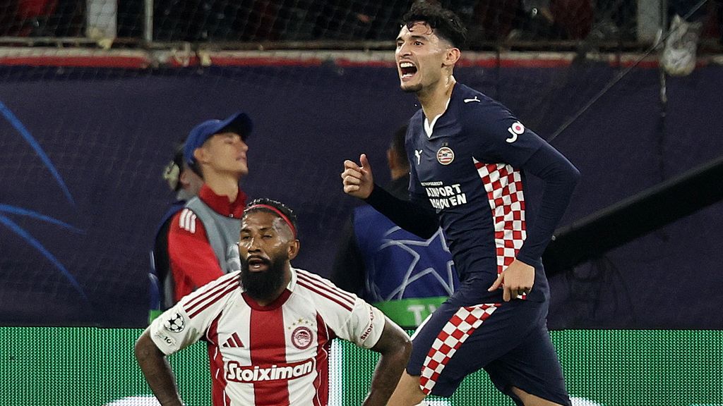 Zwak PSV ontsnapt dankzij doelpunt Pepi in blessuretijd aan nederlaag bij Olympiakos