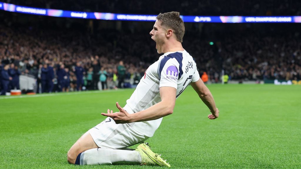 Tottenham-coach bejubelt scorende Van de Ven: 'Alsof Messi in hem was veranderd'