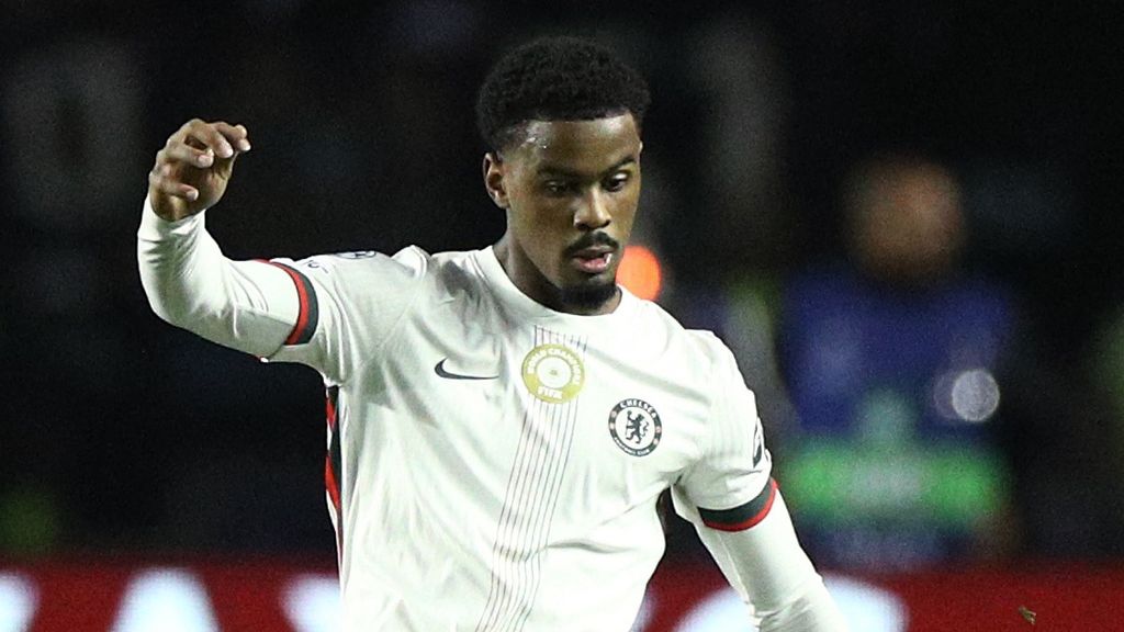 Ongelukkige Hato leidt puntenverlies Chelsea in, Luckassen bezorgt Pafos de zege