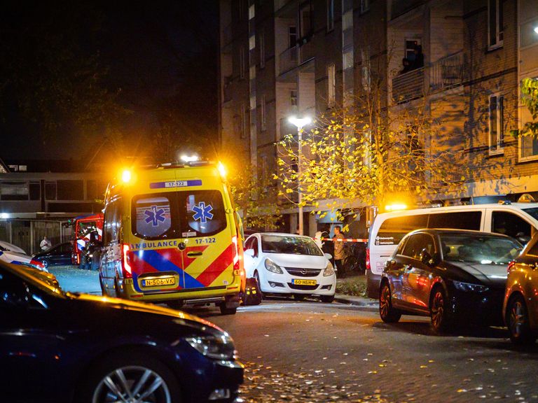 Image for Politie schiet man dood in woning Rozenburg