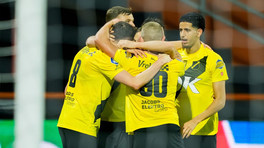 Volendam vlak na rode kaart NAC op gelijke hoogte • Oranjevrouwen onder 17 begonnen aan WK-finale