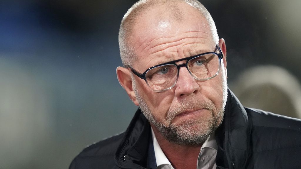 Ajax met trainer Grim tegen FC Utrecht (12.15 uur) • Frank de Boer ziet terugkeer niet zitten