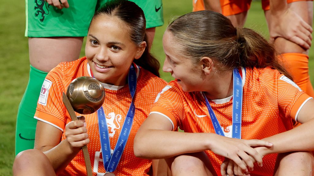 Oranje onder 17 na verloren WK-finale: 'Zilver gewonnen, maar dit team is goud'
