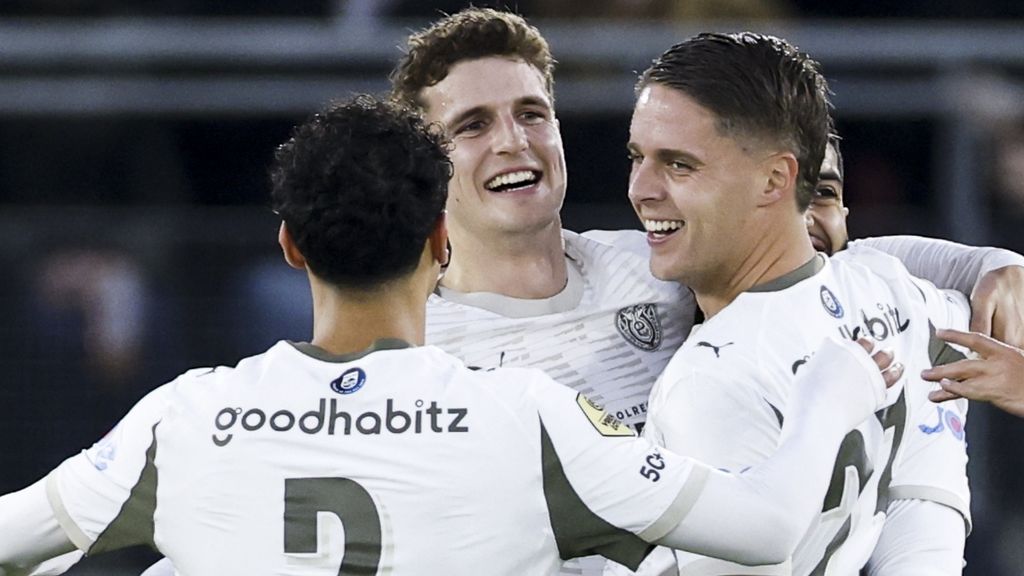 PSV na droomstart veel te sterk voor AZ in Alkmaar (1-5), hattrick Til